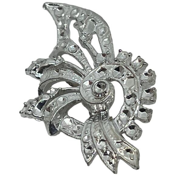 80s Silver-Colored Plastic Fashion Brooch, Good Condition, 2.75" x 1.25" - Picture 3 of 8